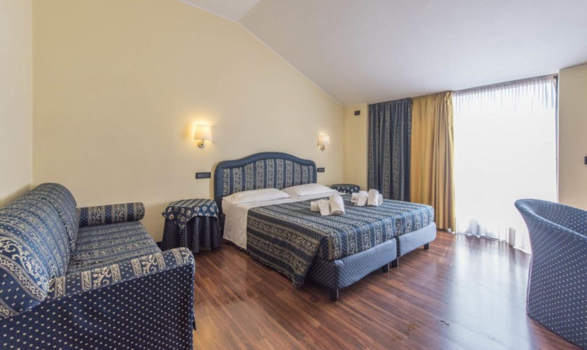 סירמיונה Yachting Hotel Mistral מראה חיצוני תמונה