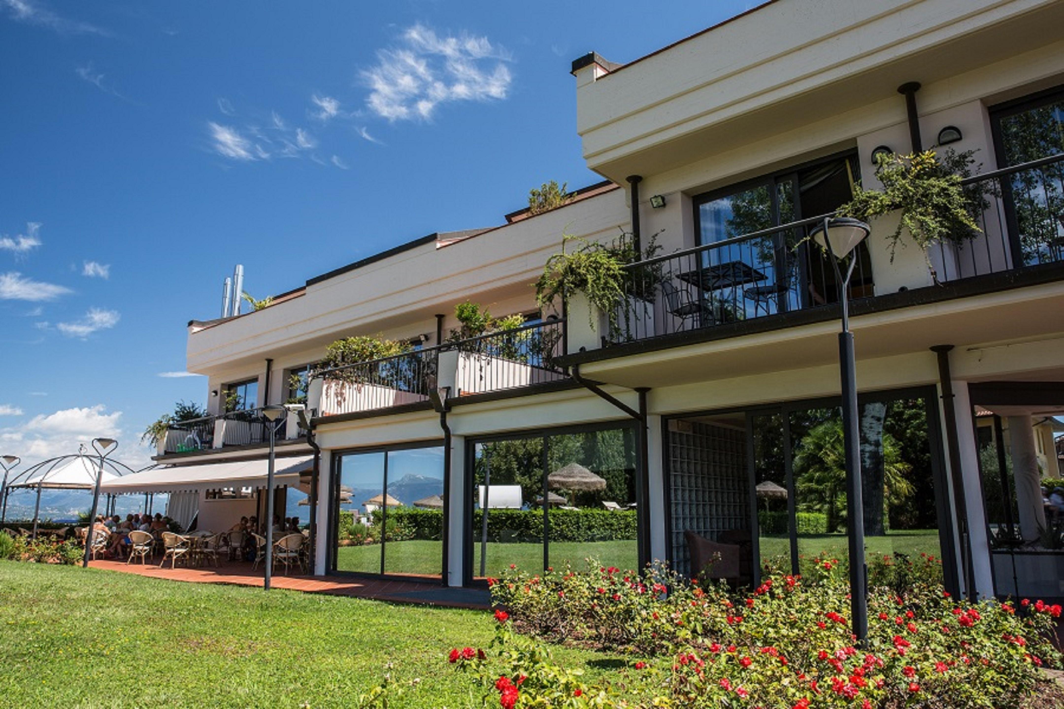 סירמיונה Yachting Hotel Mistral מראה חיצוני תמונה