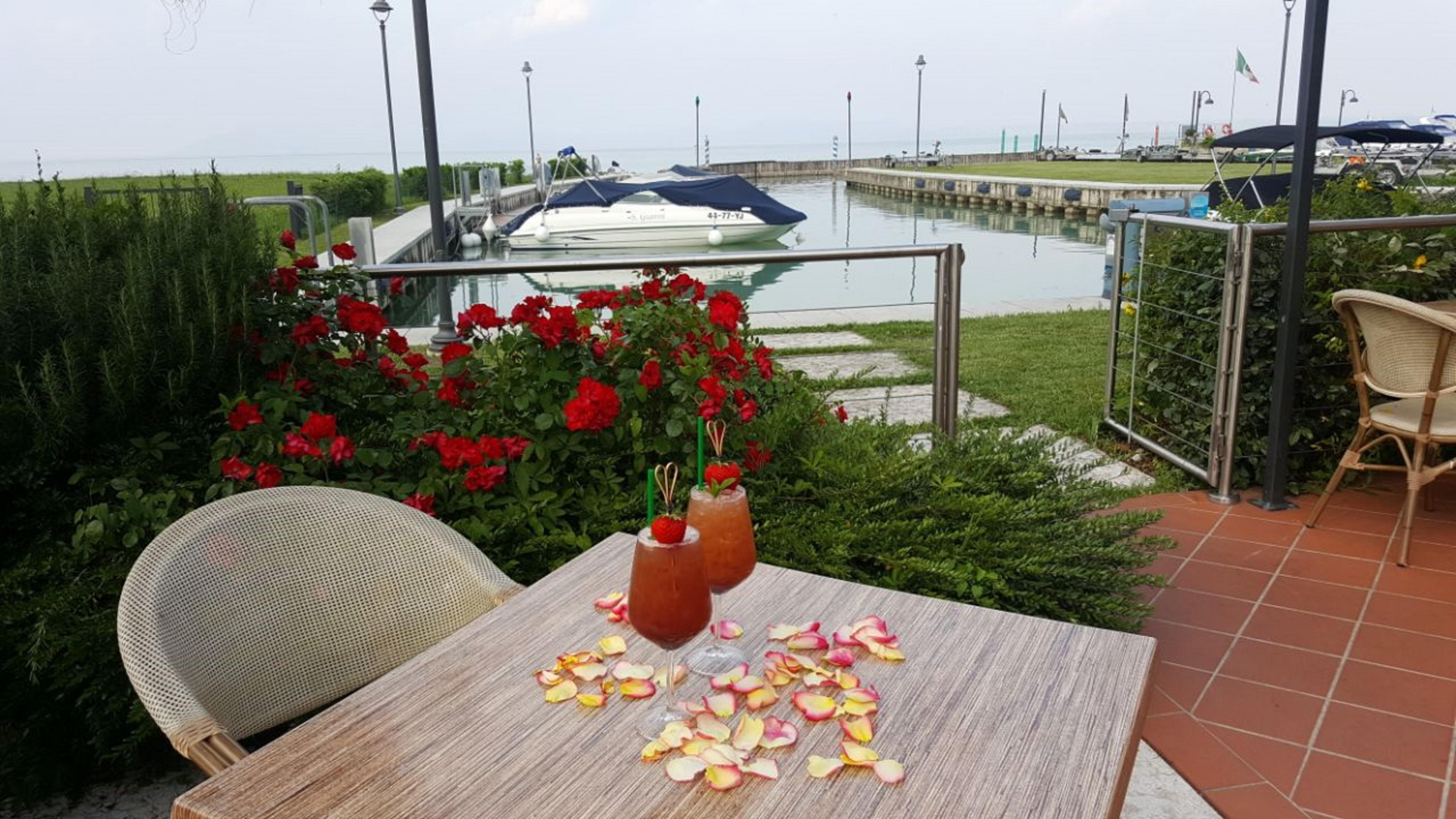 סירמיונה Yachting Hotel Mistral מראה חיצוני תמונה