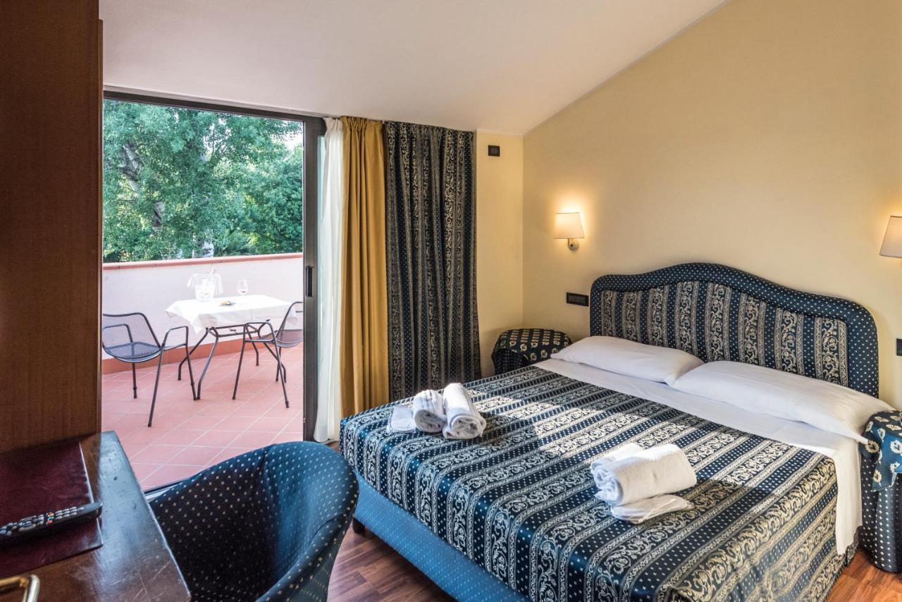 סירמיונה Yachting Hotel Mistral מראה חיצוני תמונה
