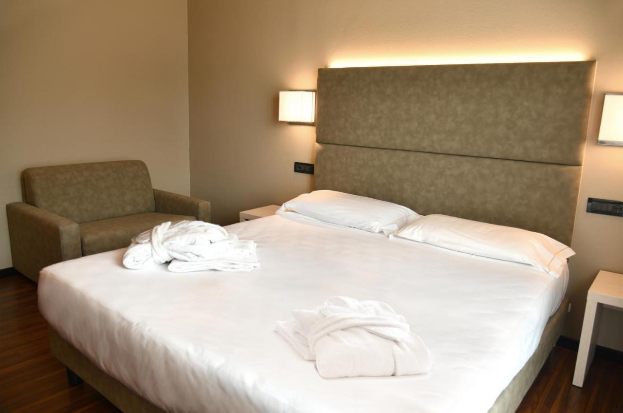 סירמיונה Yachting Hotel Mistral מראה חיצוני תמונה
