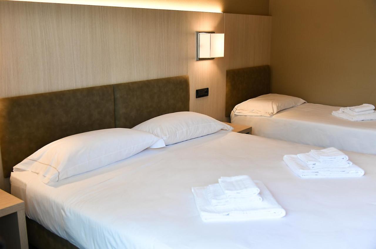 סירמיונה Yachting Hotel Mistral מראה חיצוני תמונה