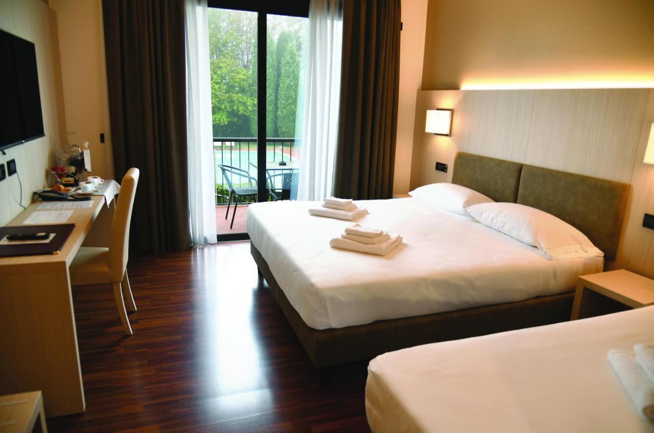 סירמיונה Yachting Hotel Mistral מראה חיצוני תמונה