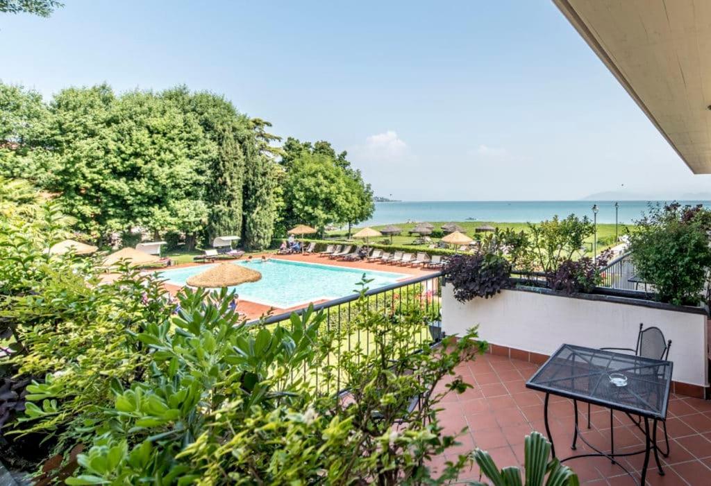 סירמיונה Yachting Hotel Mistral מראה חיצוני תמונה