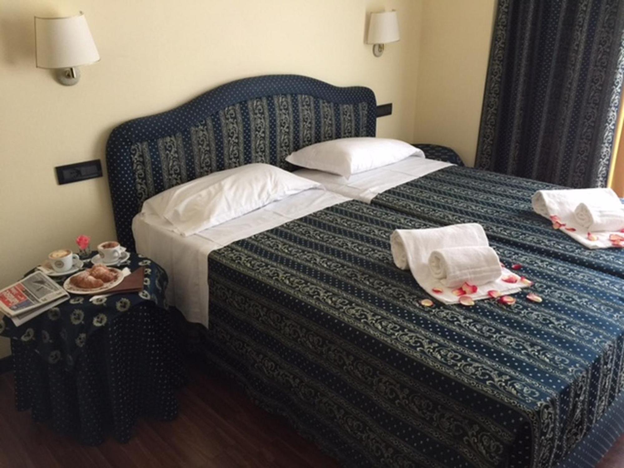 סירמיונה Yachting Hotel Mistral מראה חיצוני תמונה