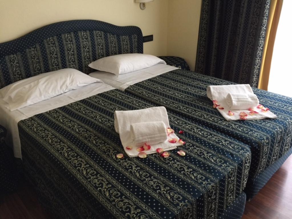 סירמיונה Yachting Hotel Mistral מראה חיצוני תמונה
