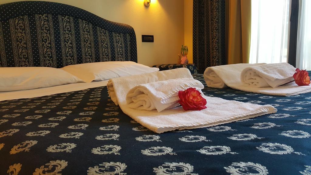 סירמיונה Yachting Hotel Mistral מראה חיצוני תמונה